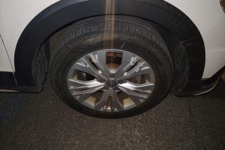 Used Volkswagen C-TREK 2017 1.6L Automatic Comfort Model Right Front Wheel Hub