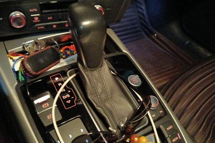 Used Audi A6L 2018 30th Anniversary Edition 45 TFSI quattro Sport model Gear Lever