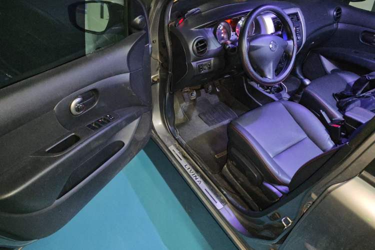 Used Nissan Livina 2013 1.6XE Manual Comfort Edition Driver Seat