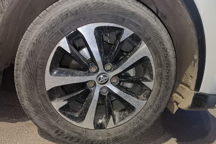 Used Toyota RAV4 2016 2.0L CVT Two-Wheel Drive Fashion Edition China V Standard