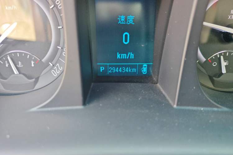 Used Buick GL8 2018 28T Luxury Model China VI Standard Odometer Close Up