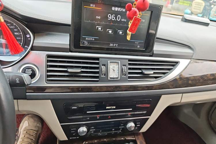 Used Zotye Z700 2018 Z700H 1.8T Manual Luxury Edition Audio And AC Panel