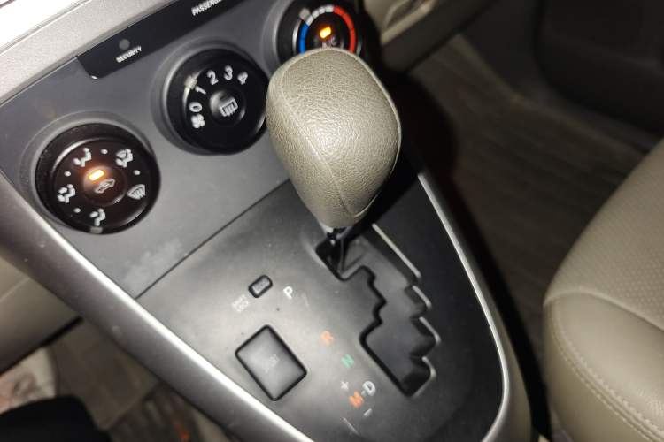 Used Toyota Verso 2011 180G CVT Comfort Edition Gear Lever