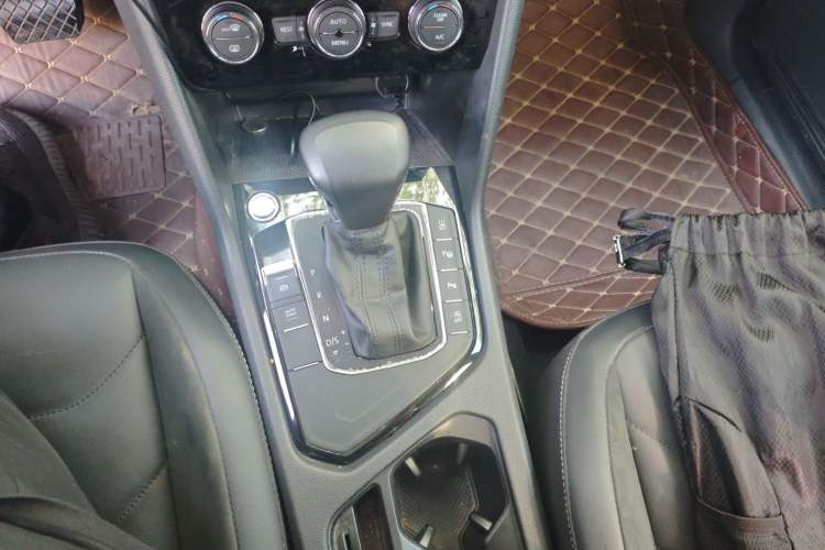 Used Volkswagen Tiguan L 2020 330TSI Automatic Two-Wheel Drive Smart Luxury Edition China VI Standard
