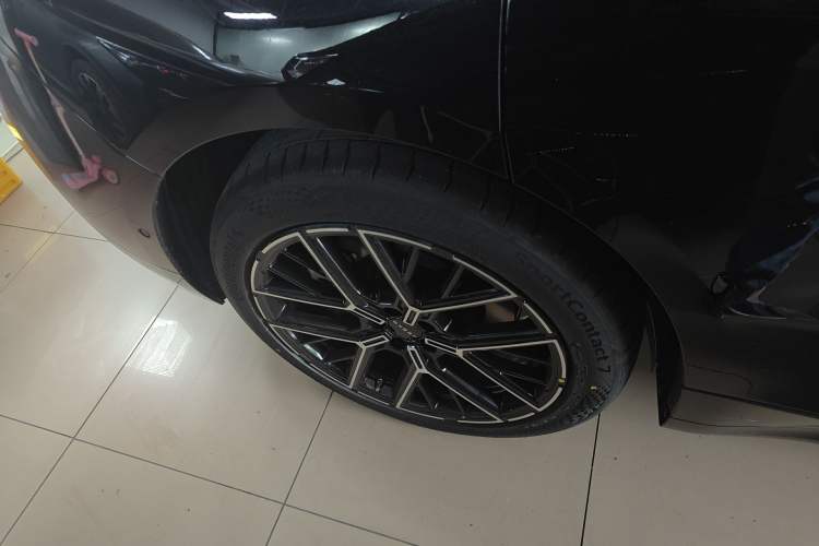 Used Zeekr 001 2026 Model 103° Rear-Drive Max Version Right Rear Wheel Hub