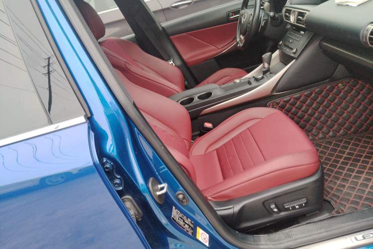 Used Lexus IS 2015 200t F SPORT
