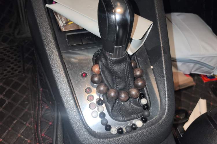 Used Volkswagen Sagitar 2012 1.6L Automatic Comfort Edition Gear Lever