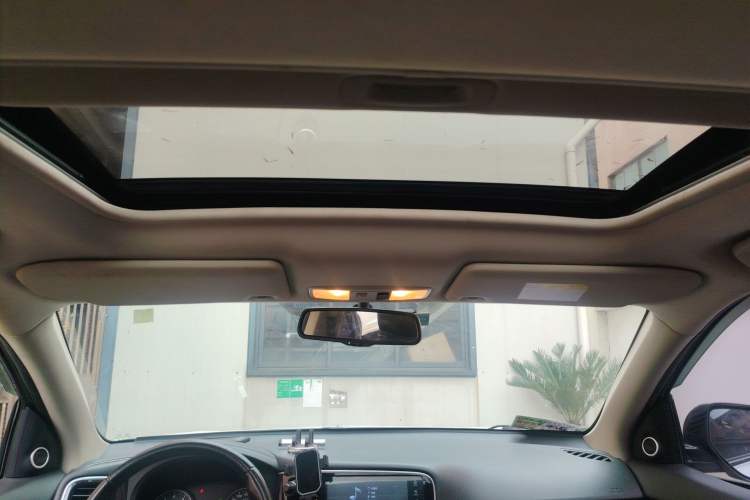 Used Mitsubishi Outlander 2018 2.0L Two-Wheel Drive Glory Edition 5 Seats Headliner