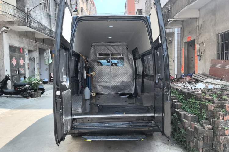 Used JMC Fushun 2022 2.0T Manual Multi-Function Passenger Vehicle Mid-Roof 6-7 Seater
