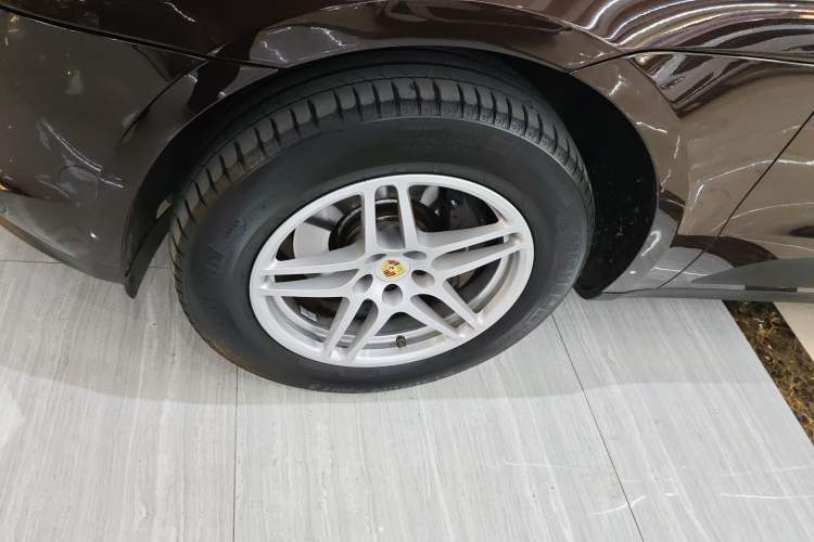 Used Porsche Macan 2018 Macan 2.0T Left Front Wheel Hub