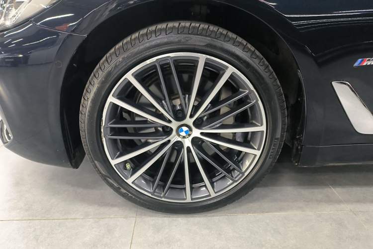 Used BMW 5 Series 2023 530Li Leading Model M Sport Package Exterior 4