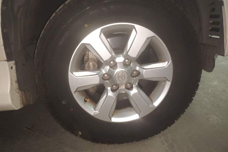 Used Toyota Prado  Right Front Wheel Hub