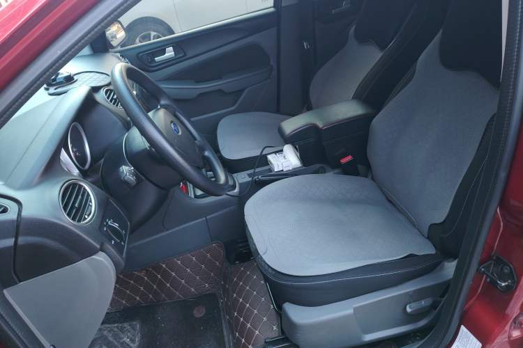 Used Ford Focus 2013 Hatchback Classic 1.8L Automatic Base Model
