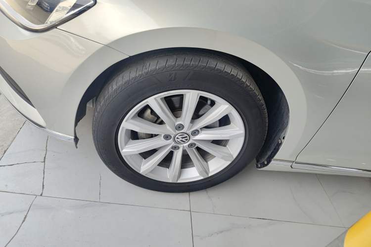 Used Volkswagen Magotan 2017 330TSI DSG Leading Model Left Front Wheel Hub