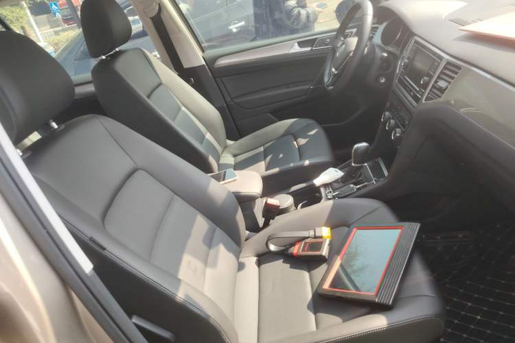 Used Volkswagen Golf Sportsvan 2019 280TSI Automatic Trendy Model China VI Standard Right Front Seat