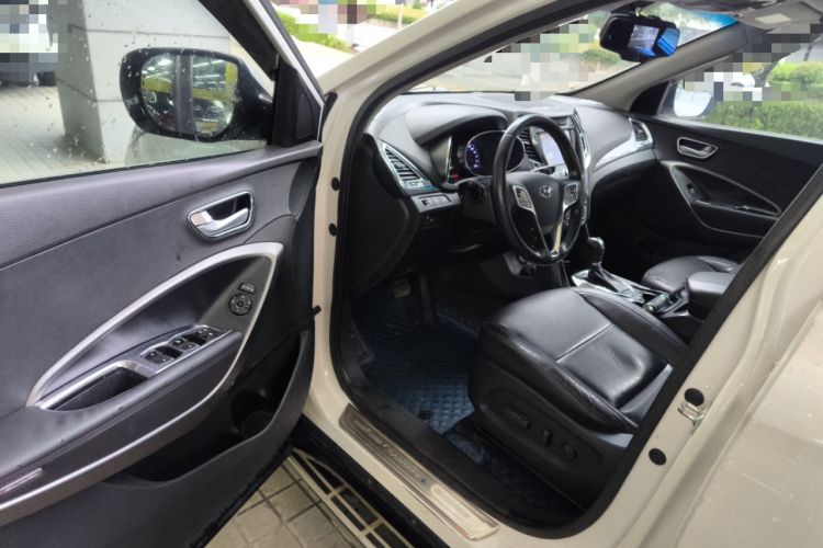 Used Hyundai Santa Fe 2015 2.4L Automatic Two-Wheel Drive Smart Version 5 Seats Driver Seat
