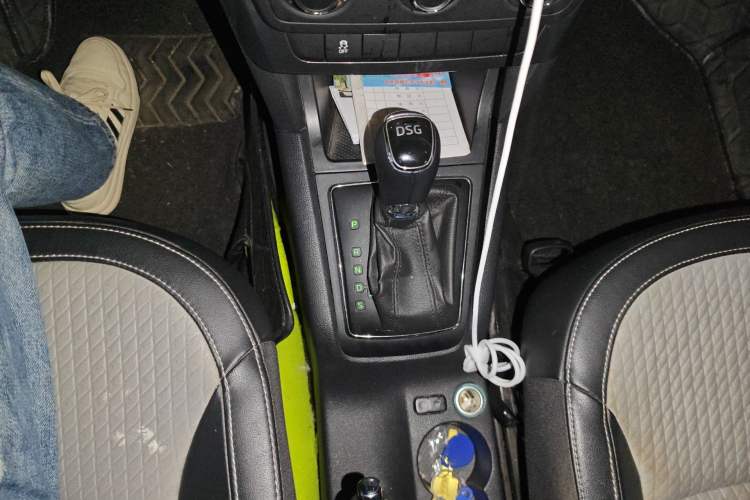 Used Skoda Yeti 2016 1.4TSI DSG Advanced Edition Gear Lever