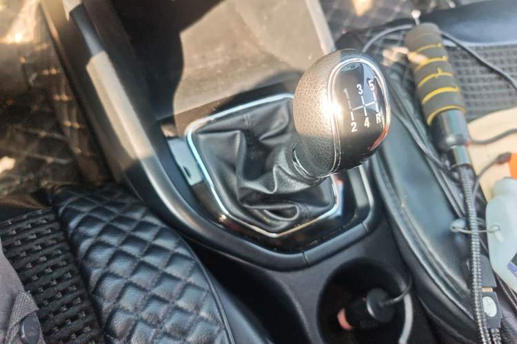 Used Dongfeng Fengon 580 2017 1.8L Manual Comfort Model Gear Lever