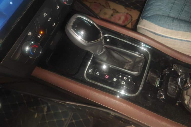 Used Dongfeng Fengon 580 2017 1.5T CVT Luxury Model Gear Lever