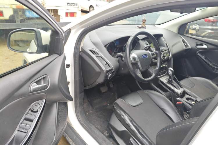 Used Ford Focus 2012 Sedan 1.6L Automatic Fashion Edition