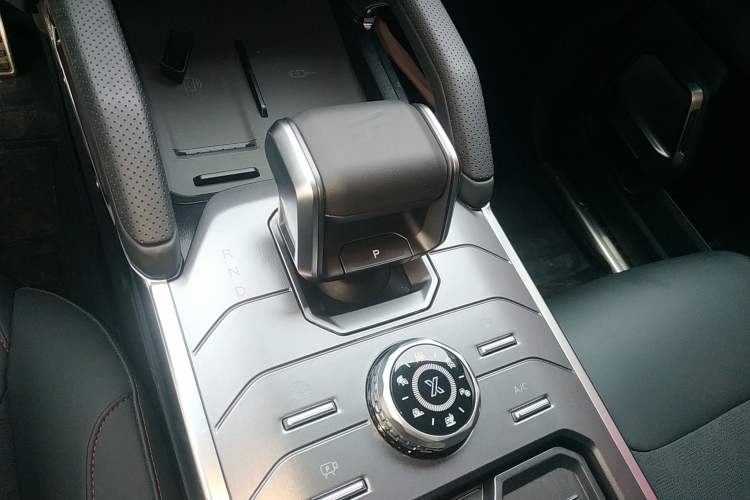 Used JETOUR Traveler 2023 2.0T All-Wheel-Drive CrossPRO Gear Lever