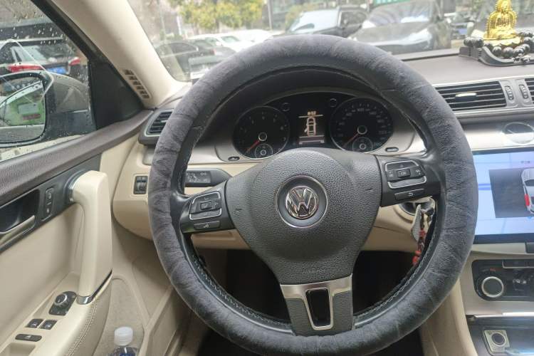 Used Volkswagen Magotan 2012 Revised Version 1.8TSI Leading Edition Steering Wheel
