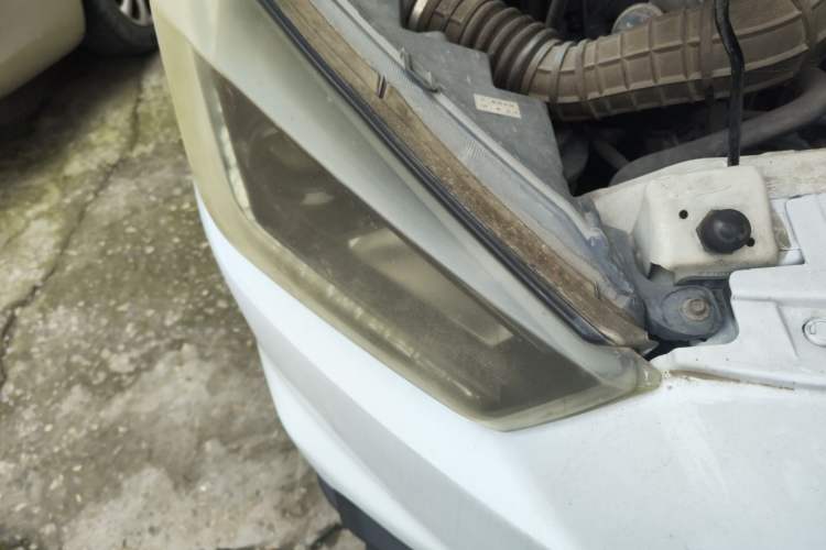 Used JMC Transit 2017 2.8T Commercial Version Short Wheelbase Mid-Roof 6/7/8-Seater JX493 Right Front Headlight