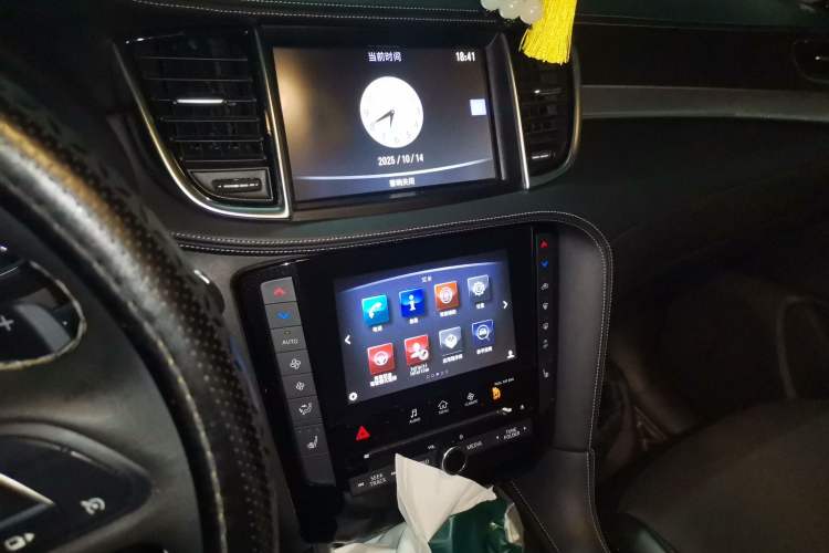 Used Infiniti QX50 2018 2.0T Two-Wheel Drive Fashion Edition Audio And AC Panel