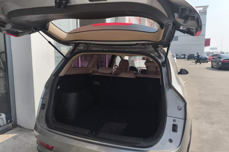 Used Baojun 310W 2017 1.5L Manual Comfort Version China VI Emission Standard