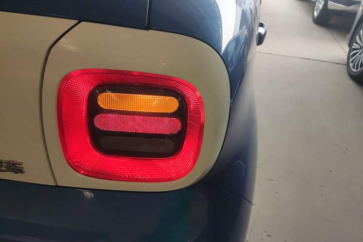 Used ORA Black Cat 2021 301 km Basic Version Right Rear Taillight