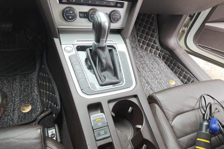 Used Volkswagen Variant 2016 380TSI Two-Wheel-Drive Style Edition Gear Lever