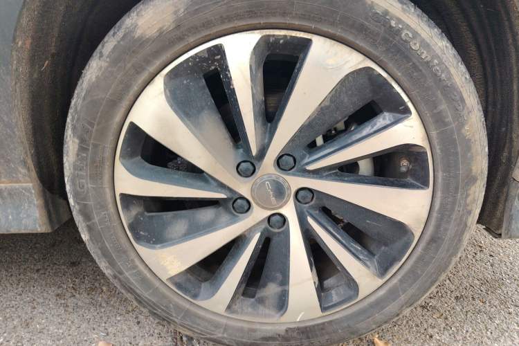 Used BYD Song PLUS New Energy 2023 Champion Edition DM-i 150KM Flagship PLUS Right Front Wheel Hub