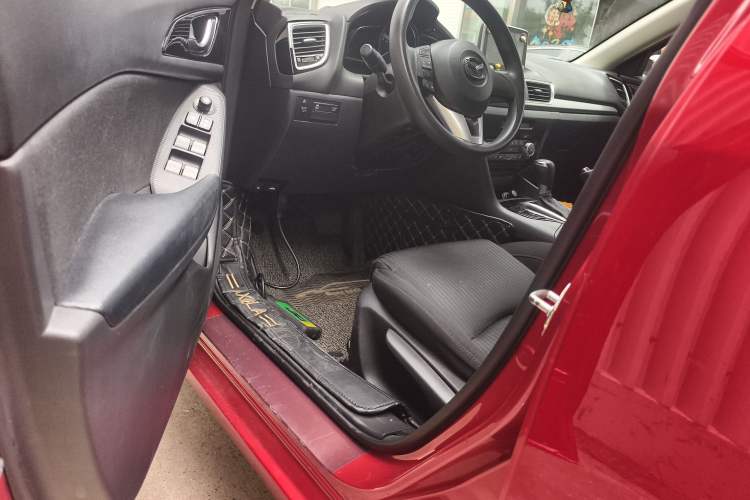 Used Mazda 3 Axela 2016 Sedan 1.5L Automatic Luxury Model