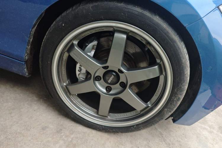 Used BMW 2 Series 2019 225i Luxury Model with M Sport Package Right Front Wheel Hub