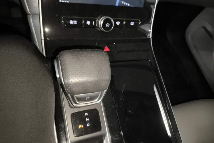 Used Rising ER6 2021 New Dynamic Edition 620km Smart Drive Version Gear Lever