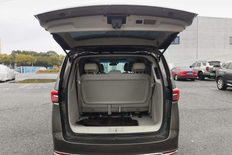 Used Buick GL8 2023 Land Executive Class Deluxe Model