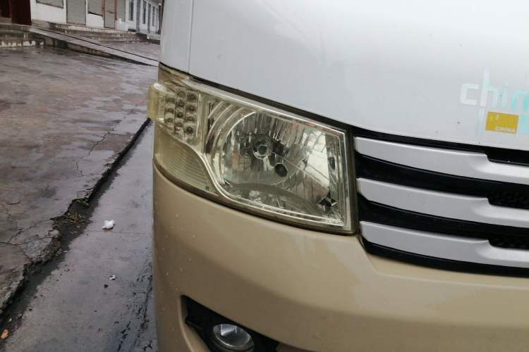 Used Foton Scenic G9 2020 2.4L Commercial Version Long Wheelbase High-Roof 9-Seater Business Vehicle China VI Emission Standard Model 4K22D4M Right Front Headlight