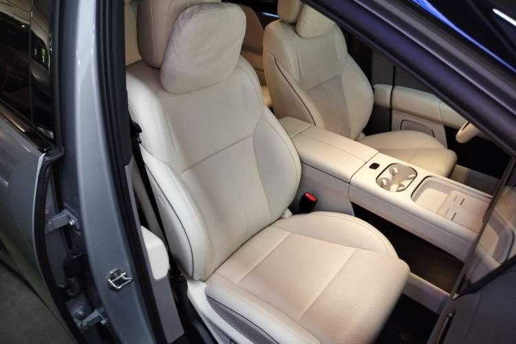 Used Li Auto i6 2025 Model Two-Wheel-Drive Standard Type