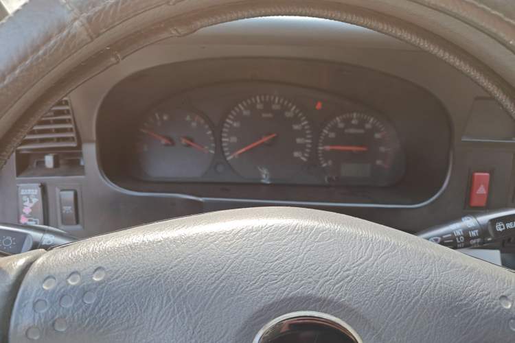 Used Jinbei Hiace 2018 2.0L Fifth-Generation Power King Comfortable Standard Top 10-Seater V20
