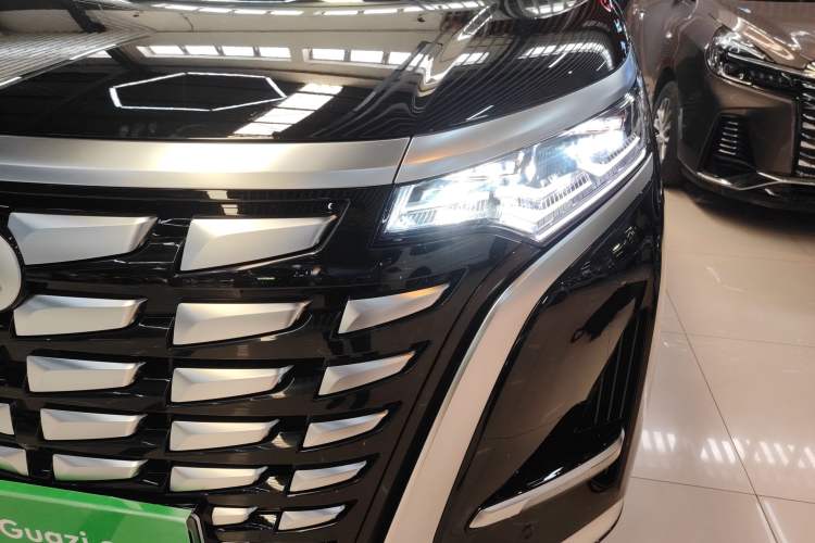 Used Denza D9 2024 DM-i 970 Luxury Model
