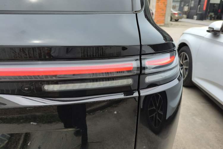 Used Leapmotor C16 2024 All-Electric 580 Luxury Edition Right Rear Taillight