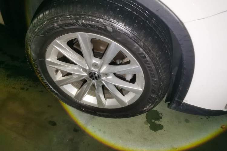 Used Volkswagen Tiguan 2015 1.8TSI Automatic Two-Wheel Drive Comfort Edition Right Front Wheel Hub