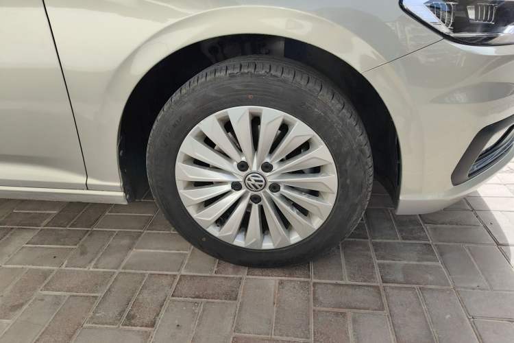 Used Volkswagen Lavida 2019 280TSI DSG Comfort Edition China VI standard Right Front Wheel Hub