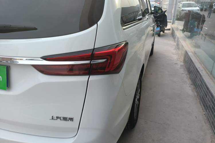 Used Buick GL8 2023 Facelifted Land Cruiser Executive Luxury Version
