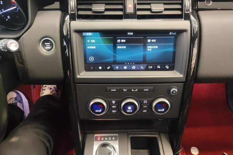 Used Land Rover Discovery 2019 2.0T SE Audio And AC Panel