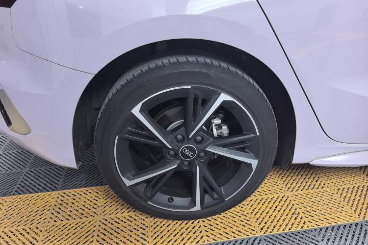Used Audi A3 2024 Sportback 35 TFSI Fashionable Sports Model Right Rear Wheel Hub