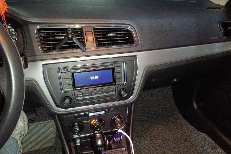 Used Volkswagen Gran Lavida 2017 230TSI DSG Comfort Edition Audio And AC Panel