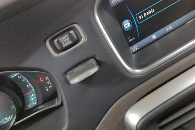 Used Volvo V40 2014 2.0T Zhiya Edition Vehicle Key