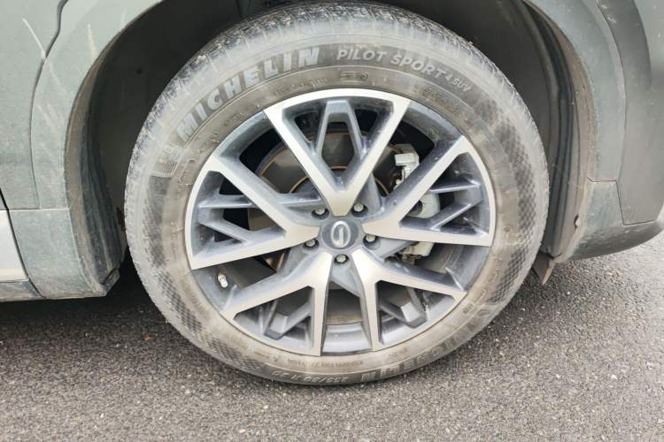 Used GAC Trumpchi GS8 2022 Dual-Engine Series 2.0TM Two-Wheel Drive Prestige Edition (7 Seats) Right Front Wheel Hub