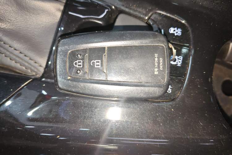 Used Toyota C-HR 2018 2.0L Leading with Sunroof China VI Standard
